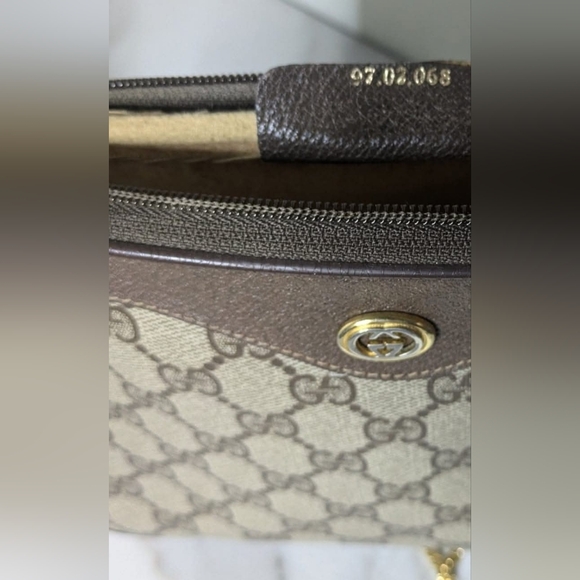 GUCCI Vintage Supreme Canvas GG Monogram Crossbody Bag - Picture 3 of 9